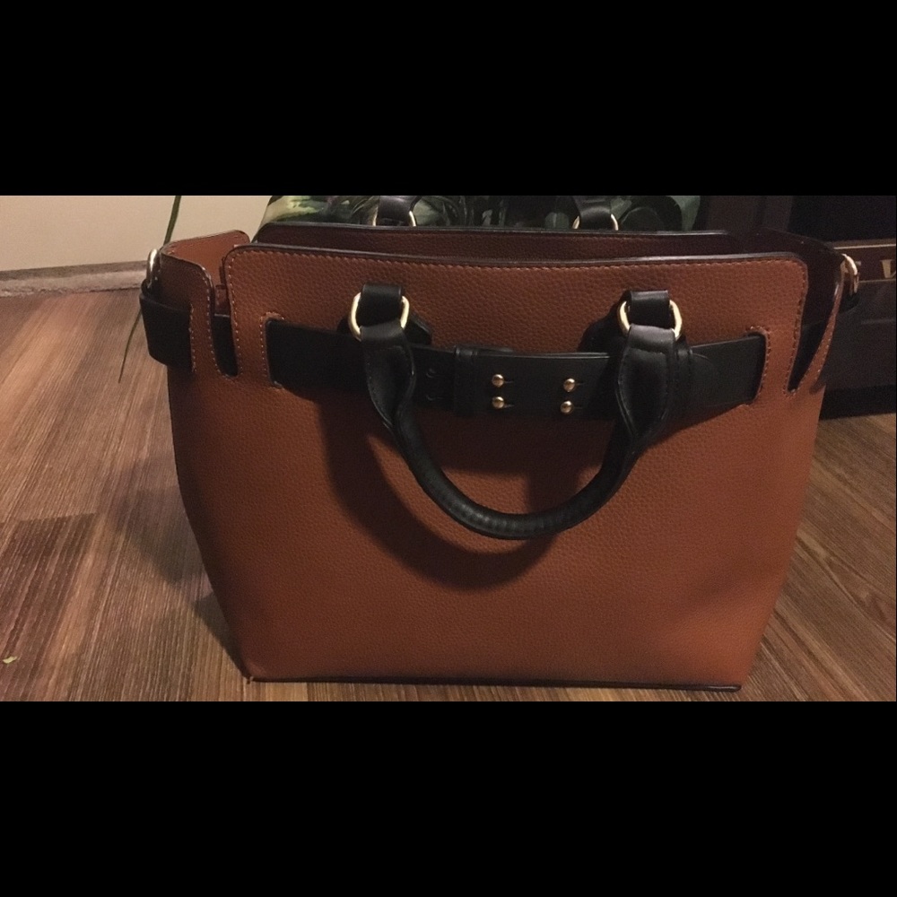 Cute leather bag!